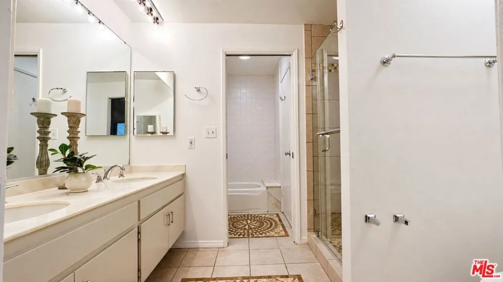 5139 Balboa Boulevard #12 photo 13