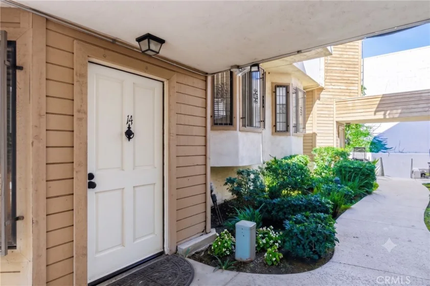 14715 Saticoy Street #14 photo 4