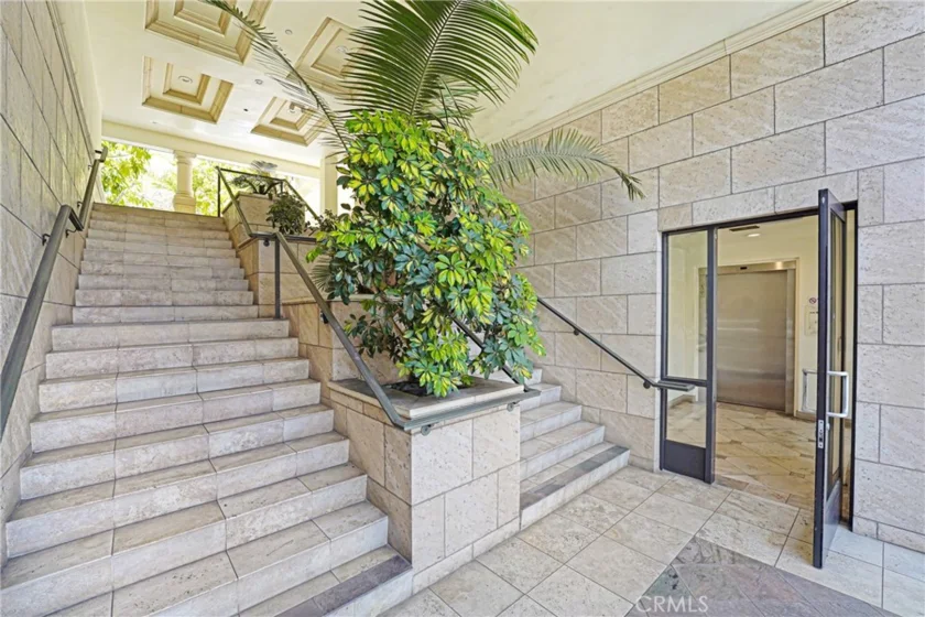 333 N Hill Avenue #203 photo 2