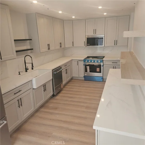 15150 Dickens #203 photo 1