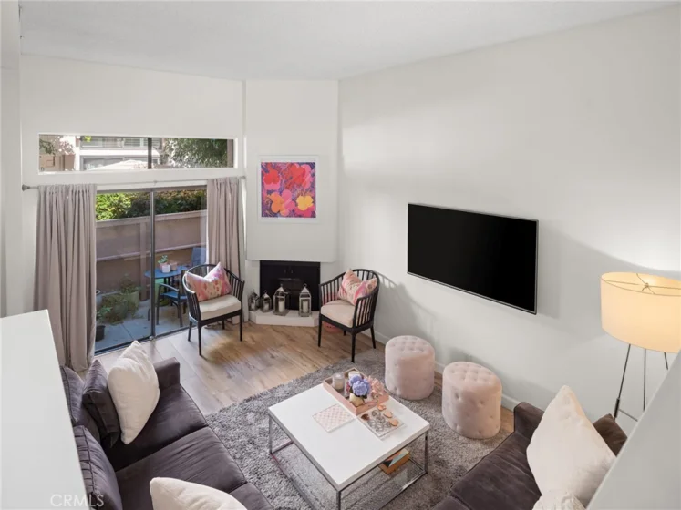 15223 Magnolia Boulevard #B photo 1