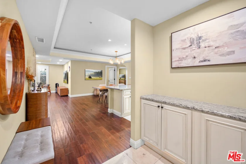 837 Crenshaw Boulevard #204 photo 2