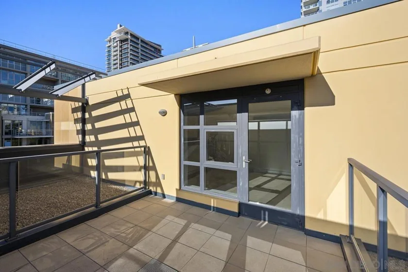 1325 Pacific Highway #313 photo 33