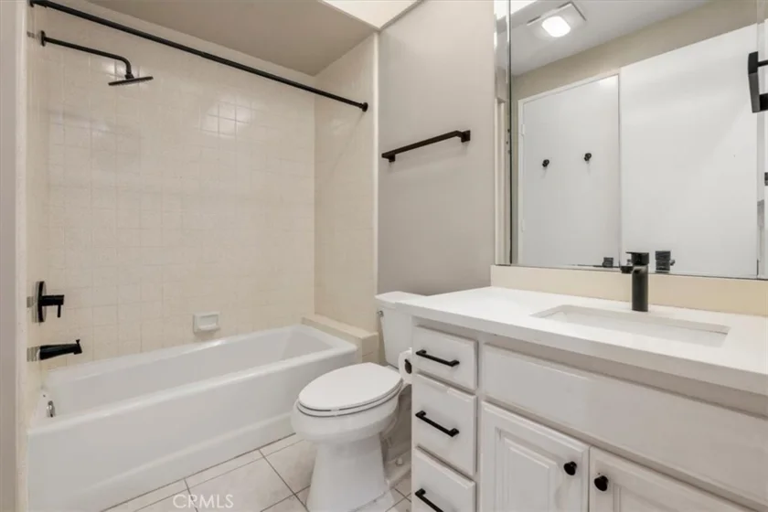 5151 Balboa #303 photo 18