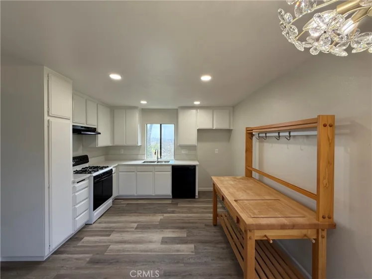 2055 Earl Glen photo 13