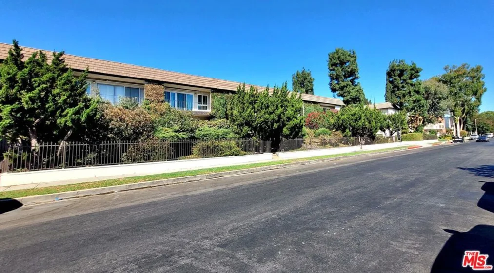 5253 Newcastle Avenue #2 photo 1