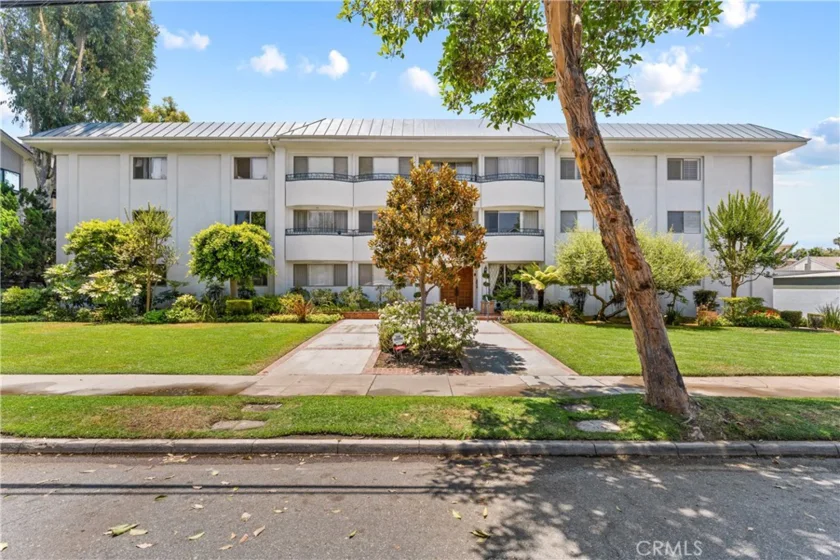 972 E California #207 photo 30