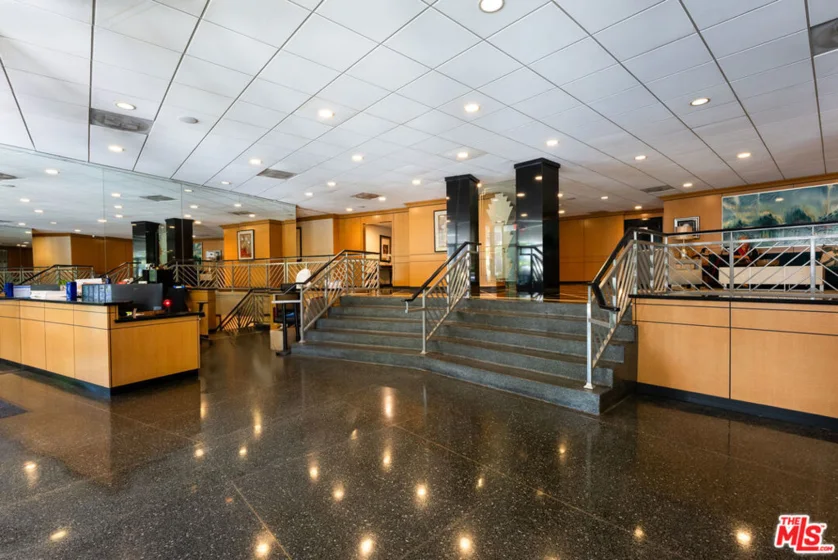100 S Doheny Drive #811 photo 2