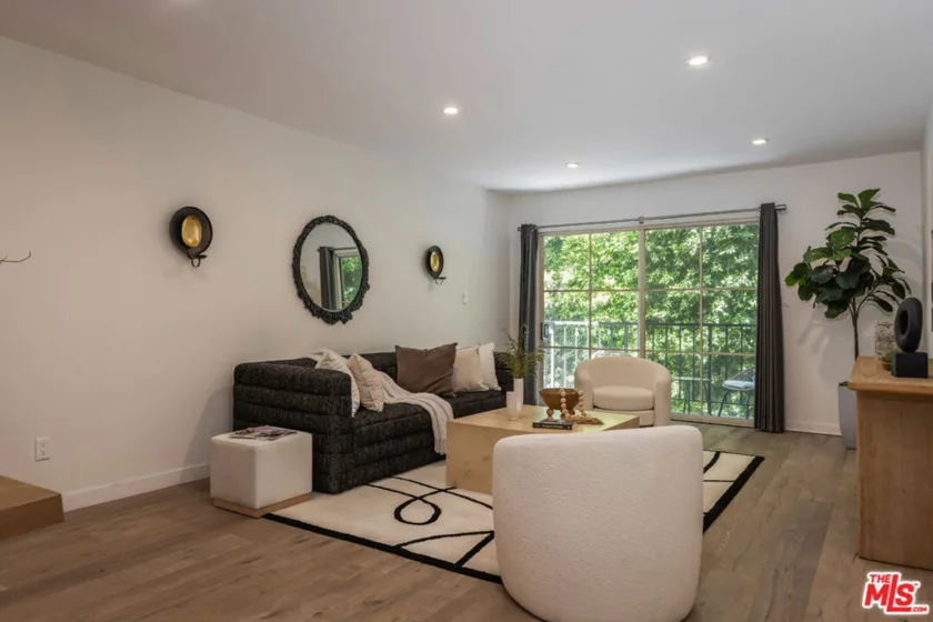 1045 N Kings Road #107 photo 2