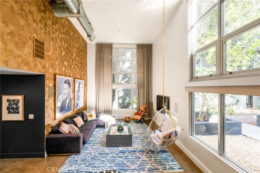 1037 N Laurel Avenue #11B photo 8
