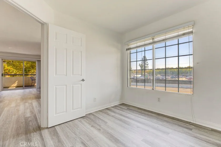 5515 Canoga Avenue #105 photo 11