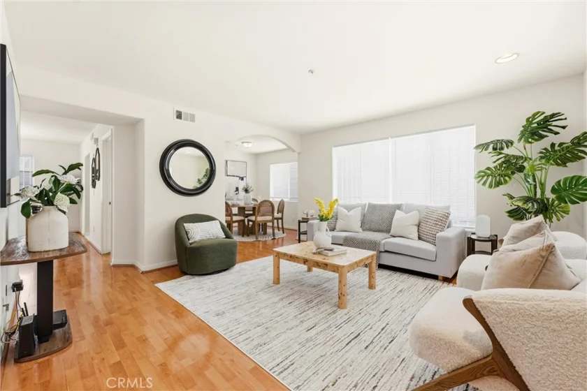 1097 S Marguerita #C photo 1