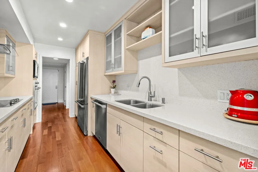 851 N Kings Road #102 photo 8