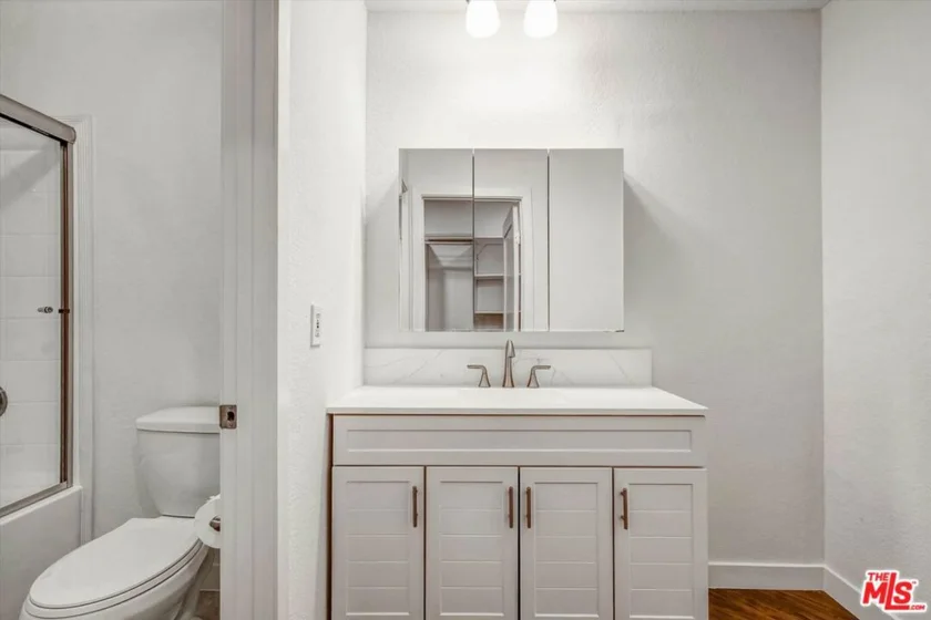 4506 Saugus Avenue #10 photo 8