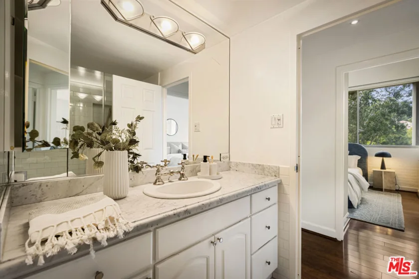 4411 Los Feliz Boulevard #502 photo 9