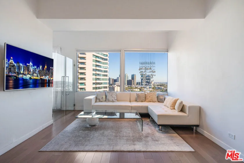 10501 Wilshire Boulevard #1904 photo 4