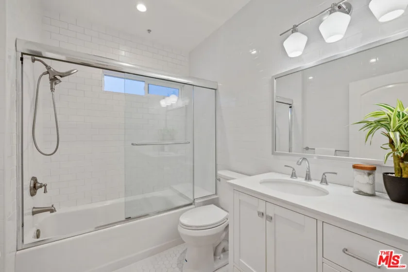 4711 Ambrose Avenue #204 photo 31