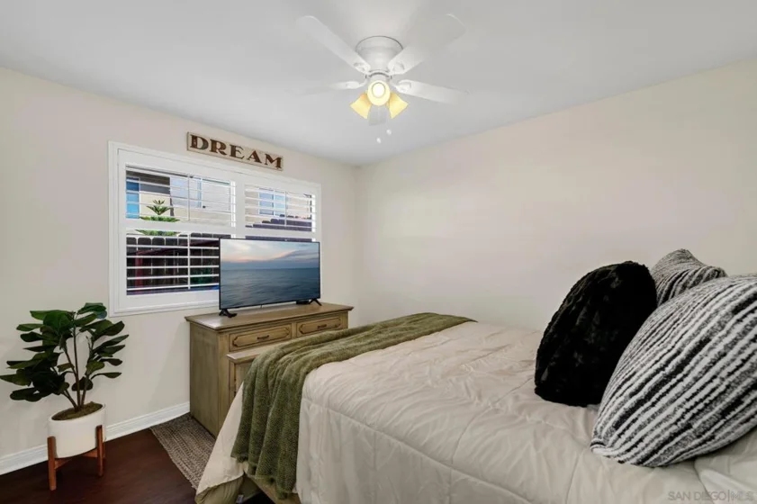 1352 Palomar photo 19