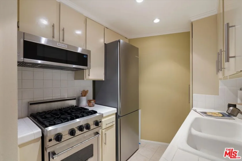 2025 4th Street #302A photo 7