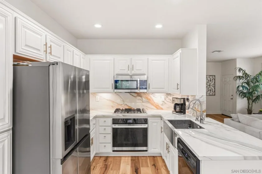 5572 Renaissance Avenue #3 photo 3