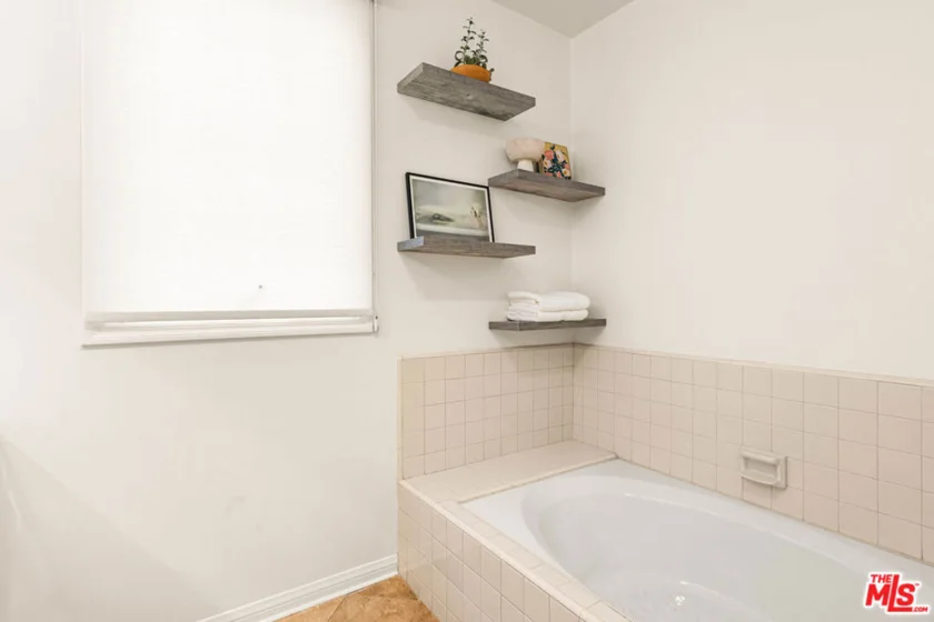 1370 Kelton Avenue #106 photo 33
