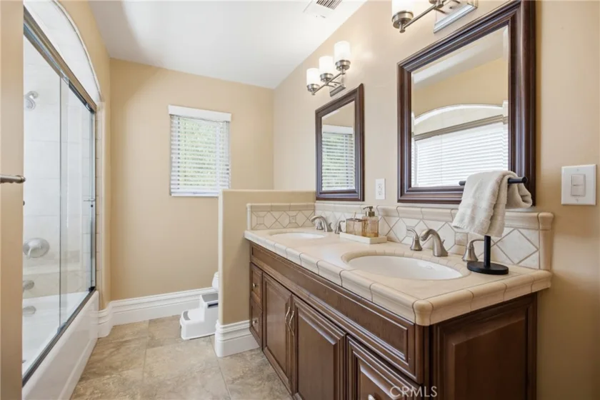 20855 Avenida Castilla photo 38
