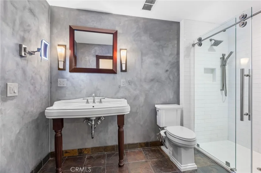 315 E 8th #401 photo 21