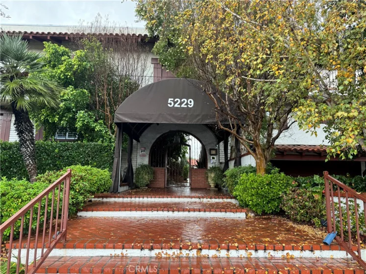 5229 Balboa Boulevard #30 photo 1