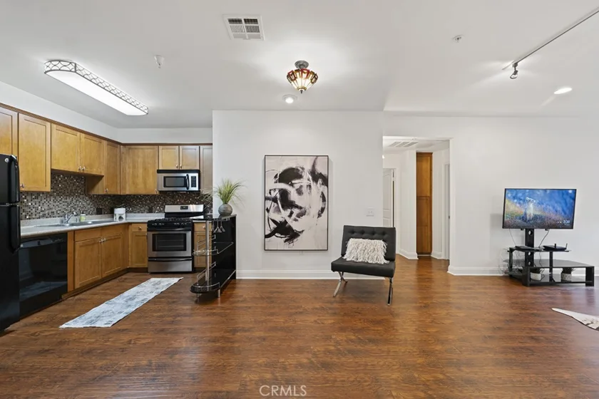 6938 Laurel Canyon Boulevard #204 photo 1