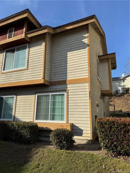 2027 Manzana Way photo 1