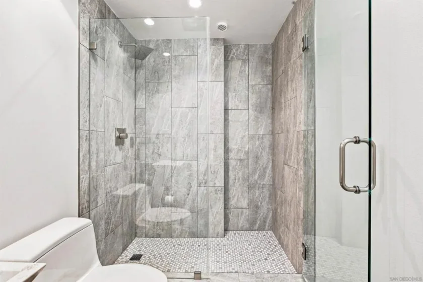 700 W Harbor #2101 photo 28