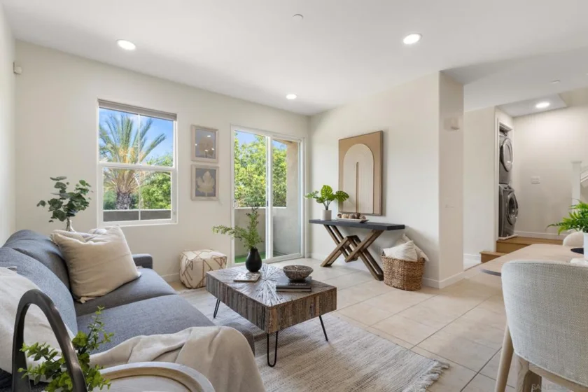 2104 Cosmo Way photo 2