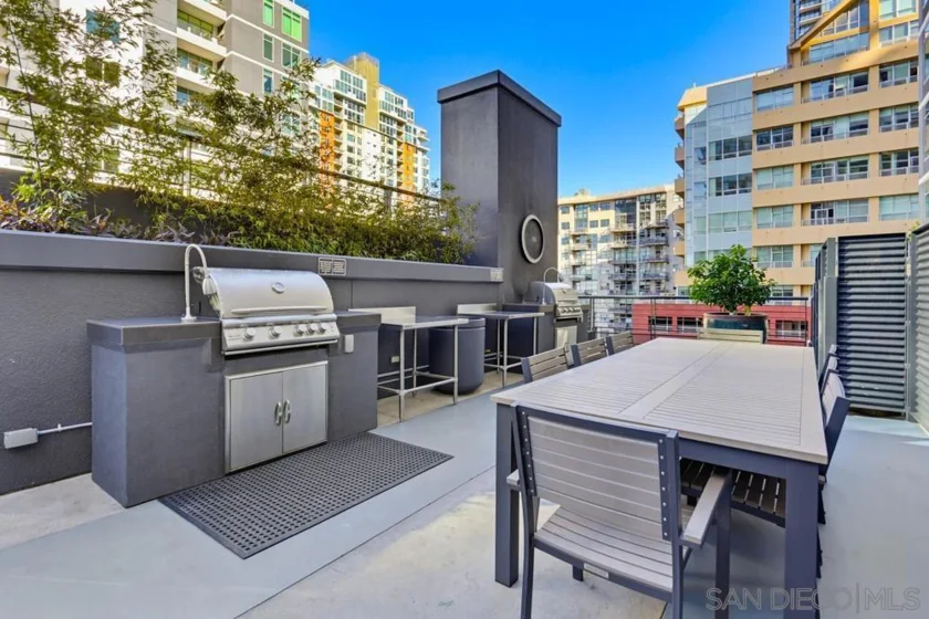 425 W Beech #428 photo 10