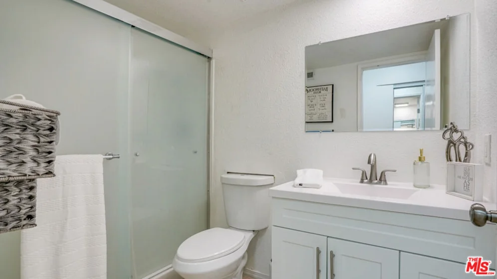 302 E Chestnut Avenue #215 photo 17