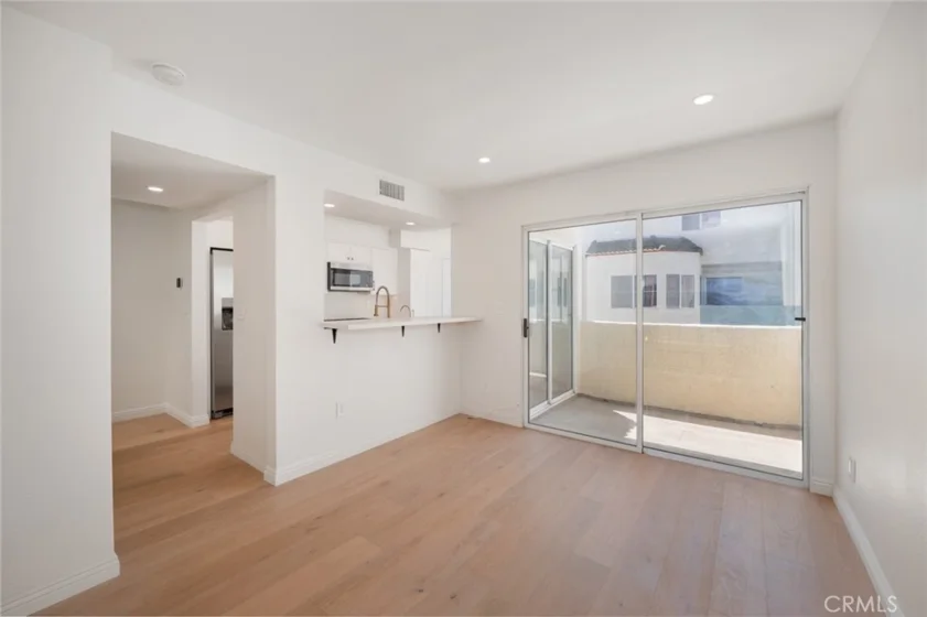 5455 Sylmar Avenue #2103 photo 3