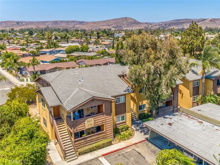501 Calle Montecito #4 photo 1