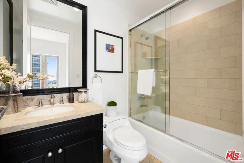 10727 Wilshire Boulevard #1001 photo 18