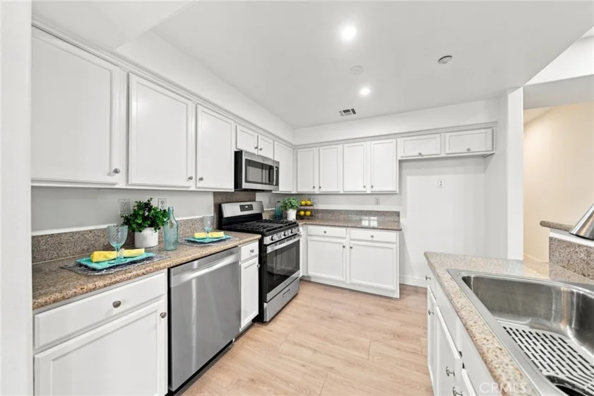 1138 N Euclid Street #5 photo 16
