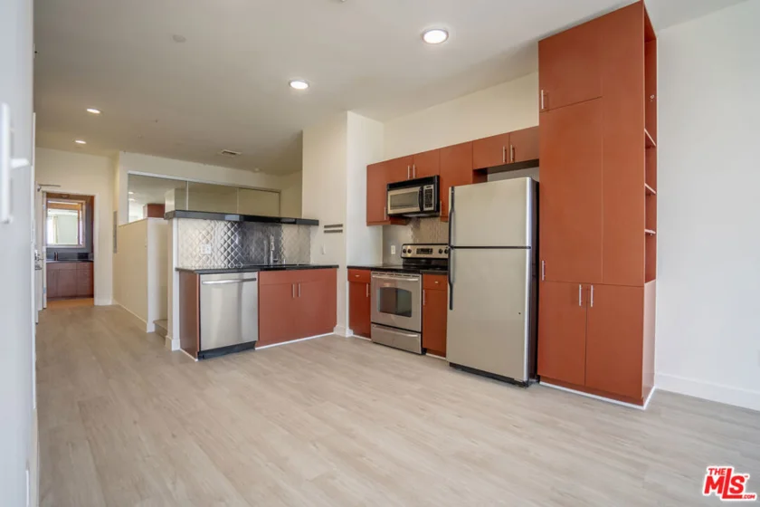 3810 Wilshire Boulevard #1209 photo 19