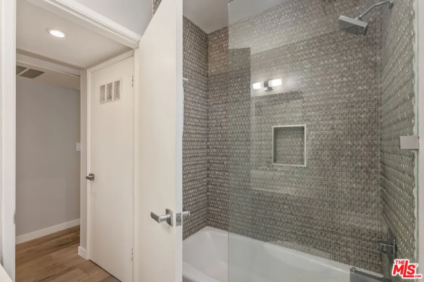 1045 N Kings Road #107 photo 19