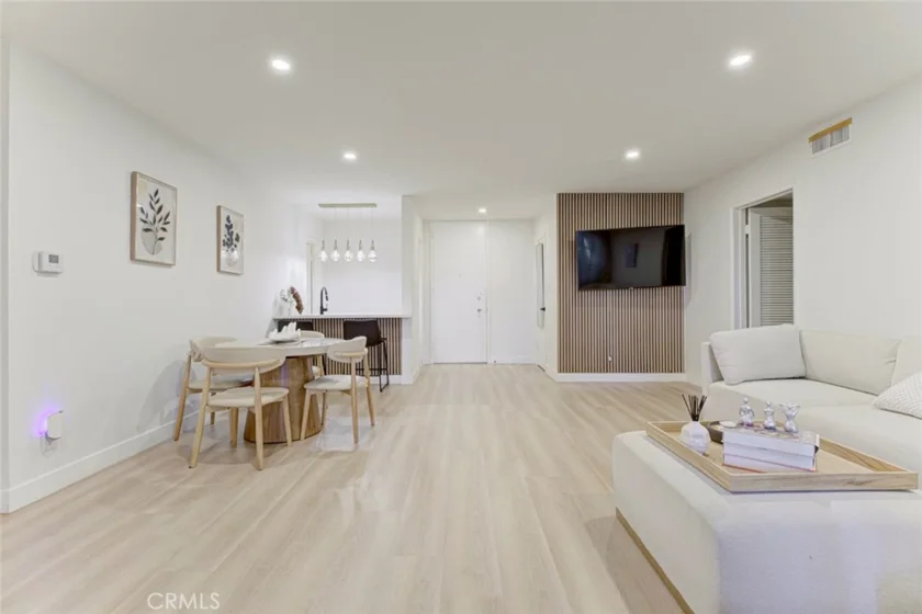 5411 Tyrone Avenue #203 photo 7