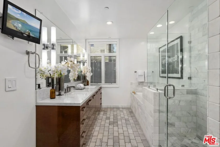 447 N Doheny Drive #102 photo 22