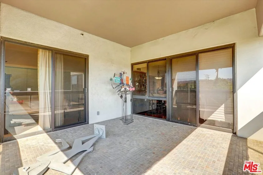 10445 Wilshire Boulevard #504 photo 18