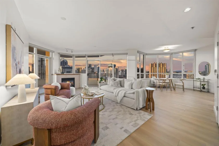700 W Harbor #2501 photo 1