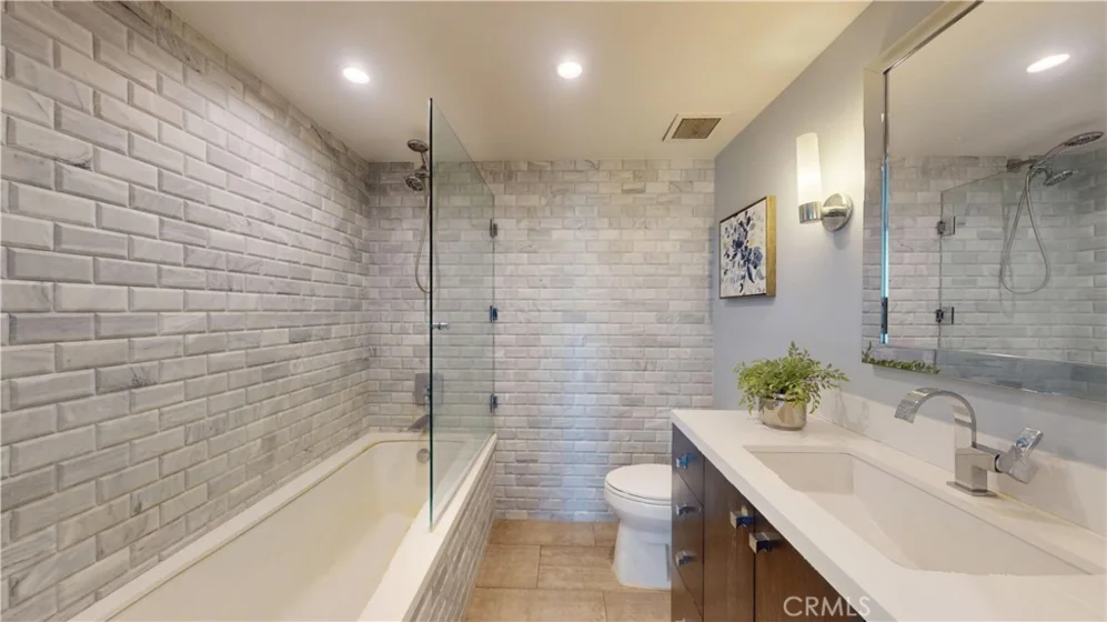 818 N Doheny Drive #908 photo 23