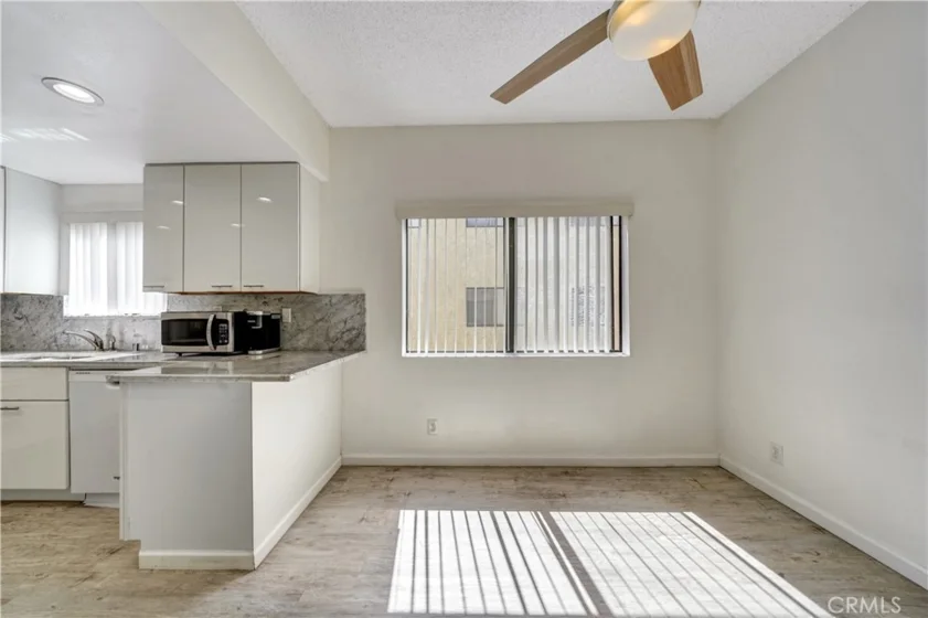 15053 Sherman Way #C photo 6