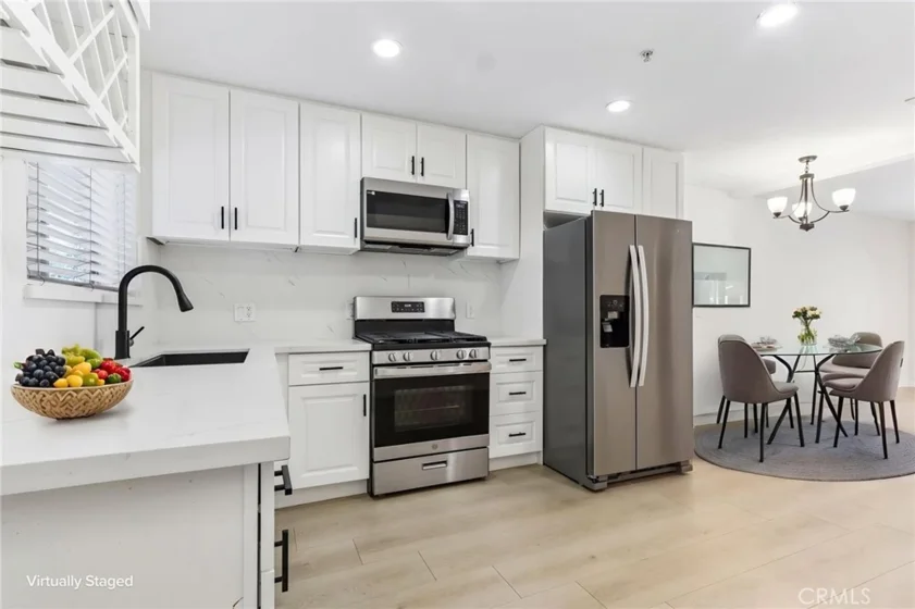 14618 Gilmore Street #16 photo 4