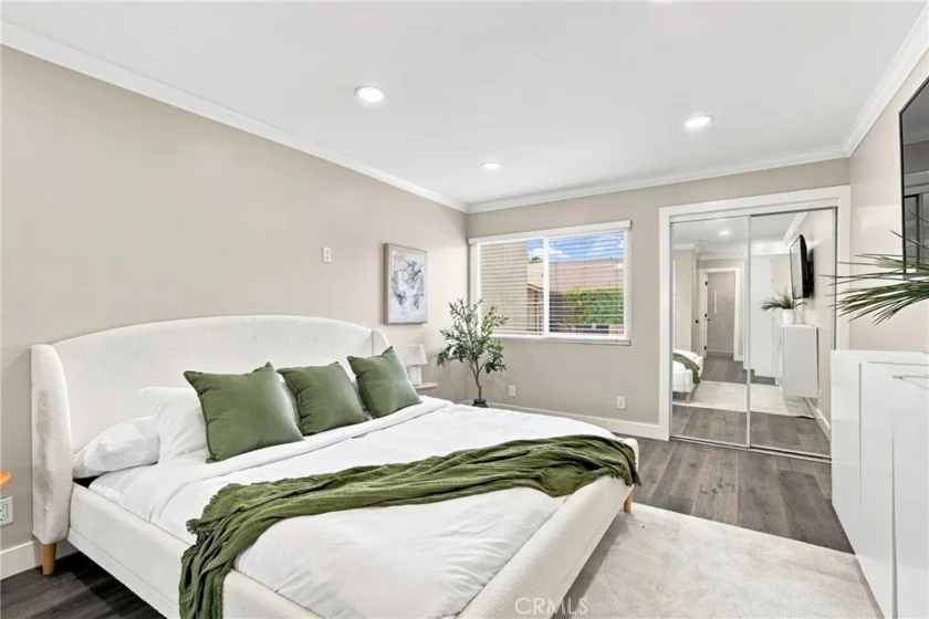 278 N Wilshire #108 photo 11