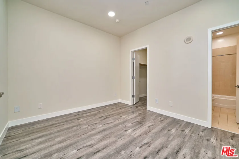 3810 Wilshire Boulevard #1001 photo 22