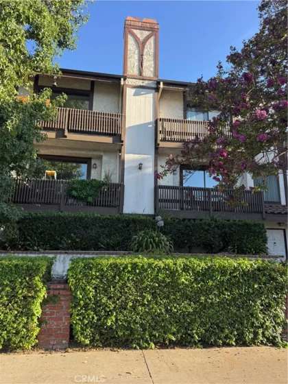 11542 Burbank Boulevard #8 photo 1